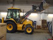 Rýpadlo-nakladač Volvo BL71b 